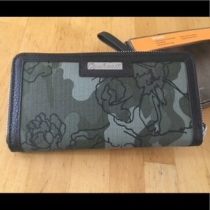 Carhartt camo clutch purse
